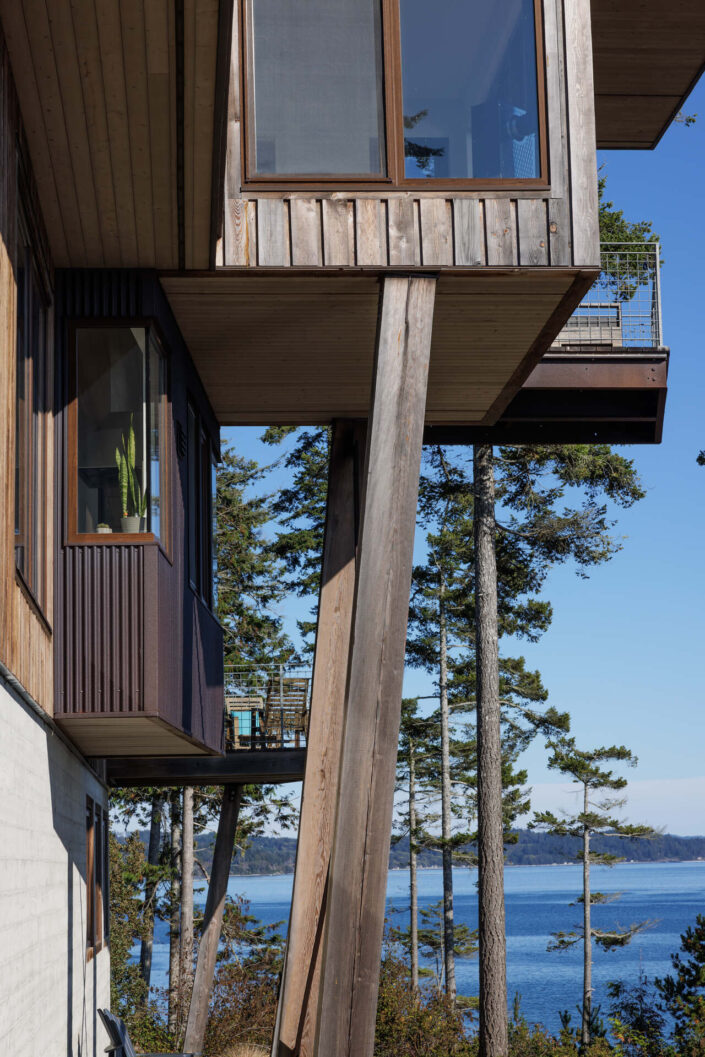 A photograph of the Lighthouse home built by Surfside Construction.