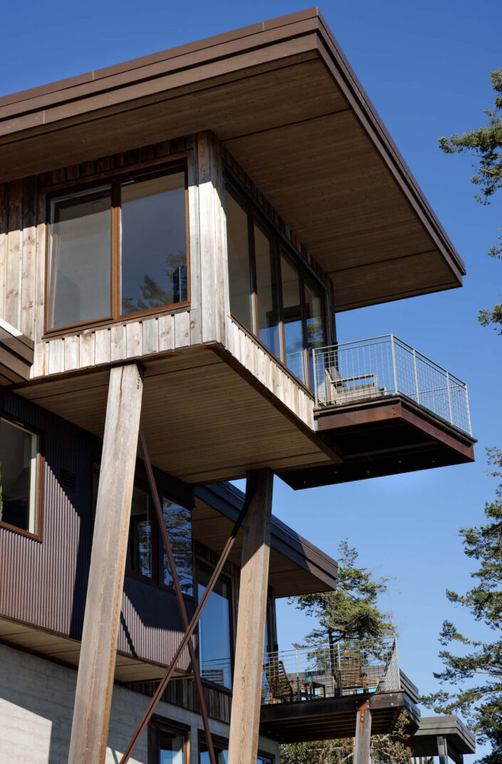 A photograph of the Lighthouse home built by Surfside Construction.