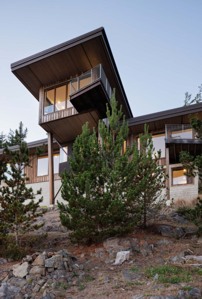 A photograph of the Lighthouse home built by Surfside Construction.