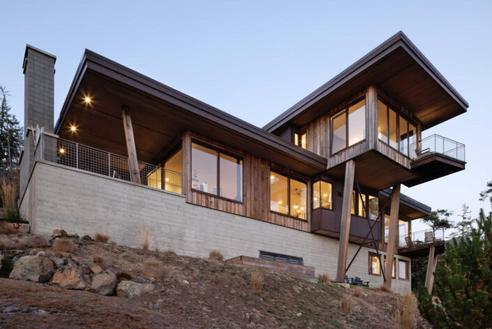 A photograph of the Lighthouse home built by Surfside Construction.