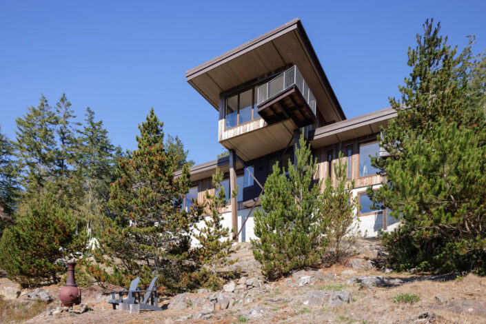 A photograph of the Lighthouse home built by Surfside Construction.